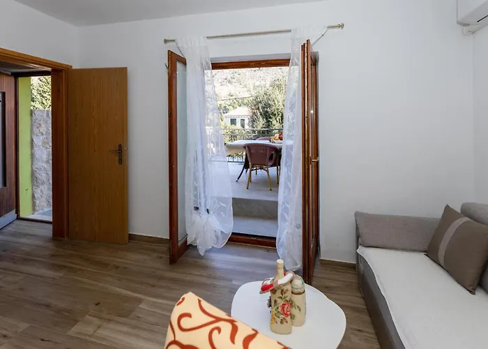 Dom wakacyjny 3 Bedroom Gorgeous In Kremena