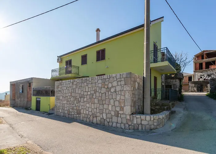 Dom wakacyjny 3 Bedroom Gorgeous In Kremena