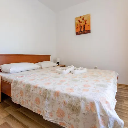 Holiday home 3 Bedroom Awesome In Kremena