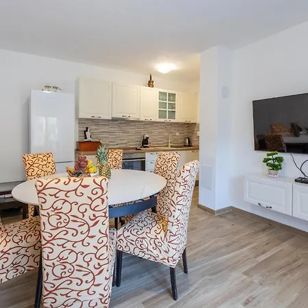 3 Bedroom Cozy Home In Kremena Dom wakacyjny *