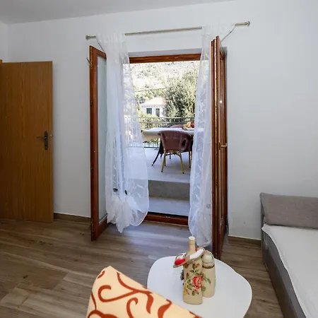 Dom wakacyjny 3 Bedroom Cozy Home In Kremena Kremena
