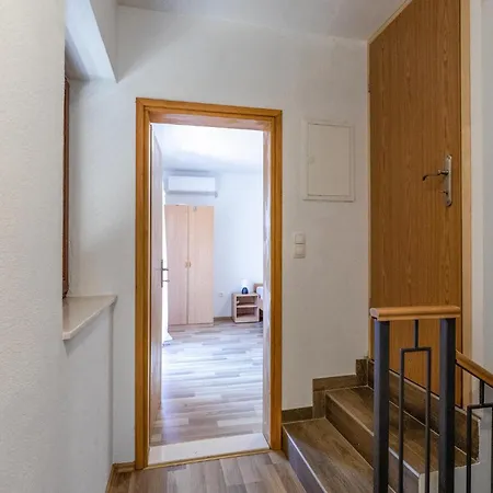 3 Bedroom Cozy Home In Kremena Dom wakacyjny *