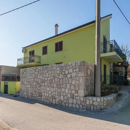 Holiday home 3 Bedroom Awesome In Kremena
