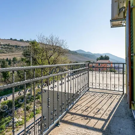 3 Bedroom Cozy Home In Kremena