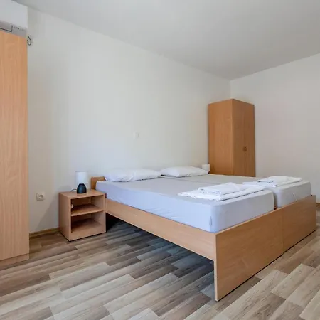 3 Bedroom Cozy Home In Kremena Dom wakacyjny