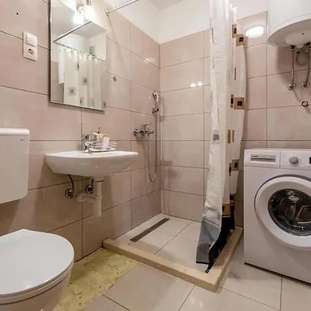 3 Bedroom Cozy Home In Kremena * Kremena